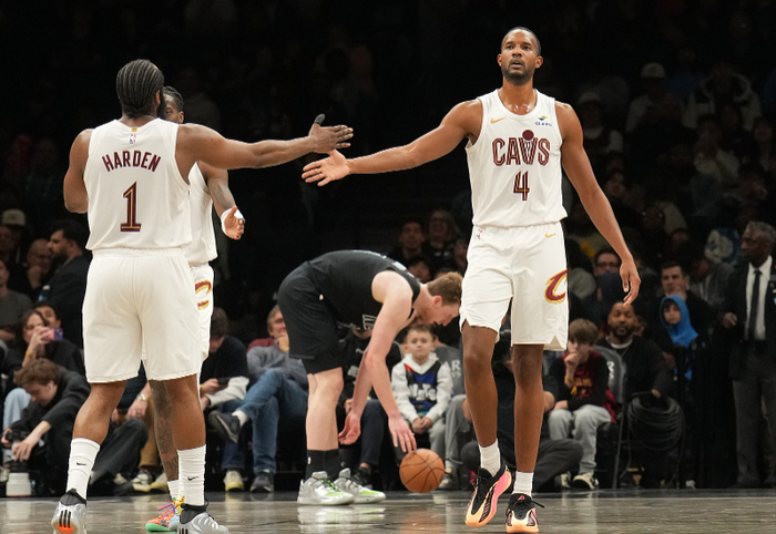 哈登加盟骑士队 莫布里斯特鲁斯复出助力争冠之