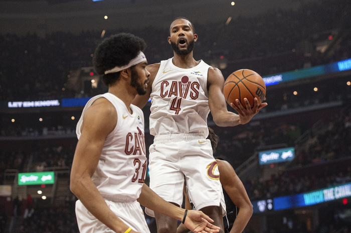 哈登加盟骑士队 莫布里斯特鲁斯复出助力争冠之