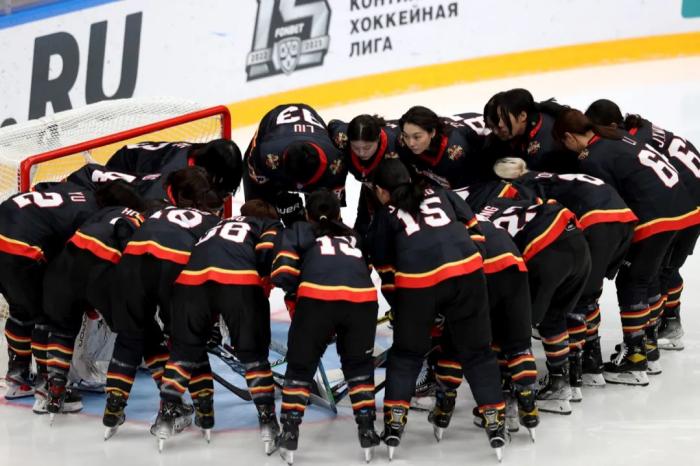 深圳昆仑鸿星女子冰球队首战告负 亮相WHL第六赛