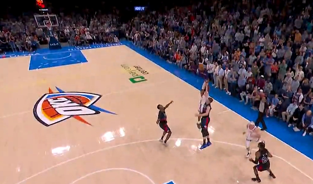 亚历山大关键三分犯规致挑战失败 活塞加时赛落