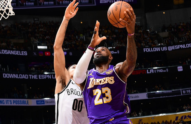 詹姆斯助攻布朗尼三分命中，湖人主场力克篮网