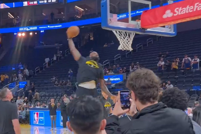 英超焦点战曼联逆转取胜，B费关键进球助球队登